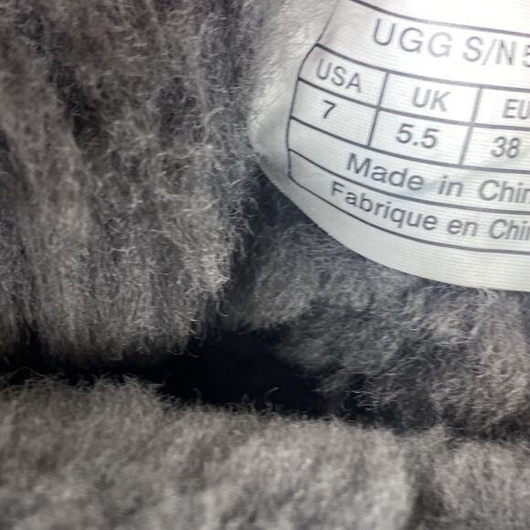 UGG Bailey Button Womens Gray Size 7 Suede Sheepskin Shearling Fur Lined Boots - Picture 7 of 7